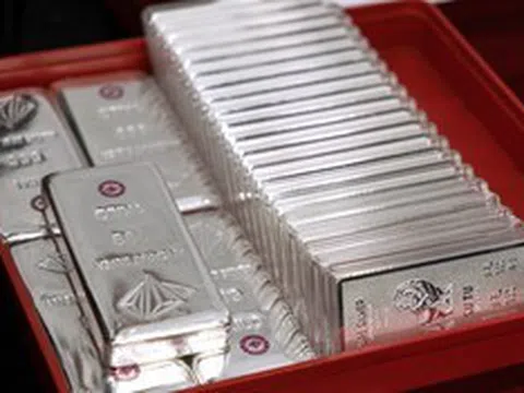 Giá bạc hôm nay (24/4): Giá bạc trong nước và thế giới sụt giảm liên tục