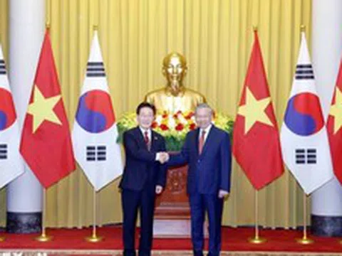 Tổng thống Hàn Quốc và Phu nhân kết thúc chuyến thăm cấp Nhà nước tới Việt Nam