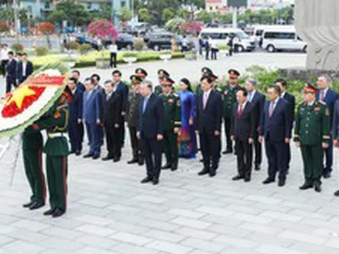 Tổng Bí thư, Chủ tịch nước Tô Lâm dâng hương tưởng niệm các Anh hùng liệt sĩ tại TP. Đà Nẵng