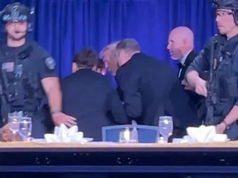 Nổ súng taị bữa tiệc có Tổng thống Donald Trump: Tay súng mang theo nhiều vũ khí, một sĩ quan bị bắn