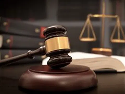 Khởi tố đối tượng buôn bán thuốc lá điện tử