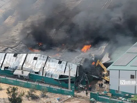 Gia Lai: Cháy lớn tại Khu công nghiệp Nhơn Hội, hàng trăm chiến sĩ tham gia chữa cháy