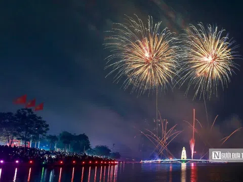 Mãn nhãn màn pháo hoa chào mừng Giỗ Tổ Hùng Vương