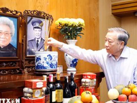 Tổng Bí thư, Chủ tịch nước dâng hương tưởng nhớ các đồng chí lãnh đạo tiền bối