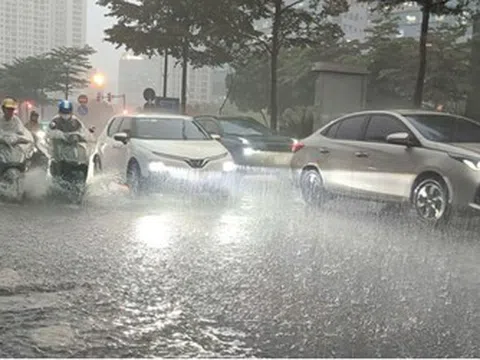 Mưa dông phủ kín miền Bắc trước kỳ nghỉ lễ 30/4, nguy cơ lốc sét kèm mưa đá