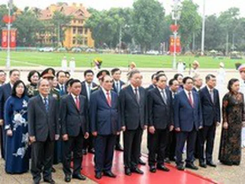 Lãnh đạo Đảng, Nhà nước vào Lăng viếng Chủ tịch Hồ Chí Minh nhân kỷ niệm 51 năm Ngày giải phóng miền Nam, thống nhất đất nước