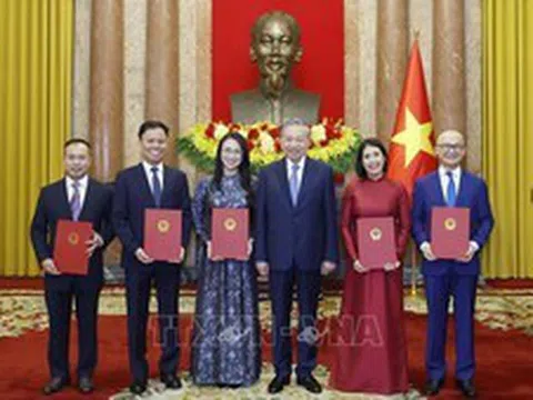 Tổng Bí thư, Chủ tịch nước Tô Lâm trao quyết định bổ nhiệm 5 Đại sứ Việt Nam tại nước ngoài