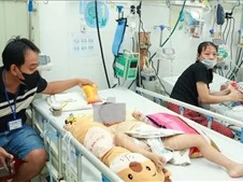 Tập huấn chẩn đoán và điều trị bệnh tay chân miệng, ứng phó với dịch gia tăng