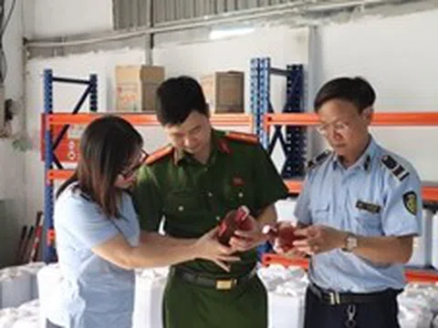 Phát hiện điểm chứa trữ gần 9.000 lít rượu có dấu hiệu vi phạm tại Hà Nội