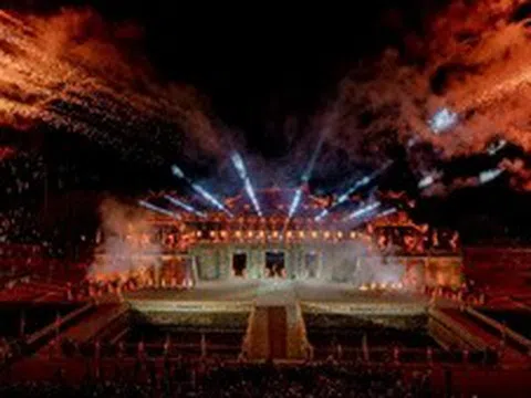 Đại Nội Huế rực sáng trong đêm 'Hoàng cung huyền ảo'