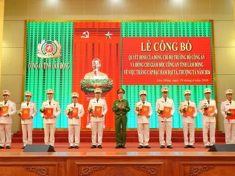 Thăng cấp bậc hàm cho 98 cán bộ chủ chốt Công an Lâm Đồng