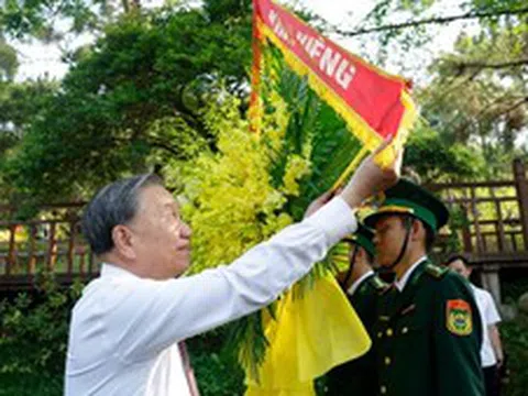 Tổng Bí thư, Chủ tịch nước Tô Lâm dâng hương tưởng niệm Đại tướng Võ Nguyên Giáp