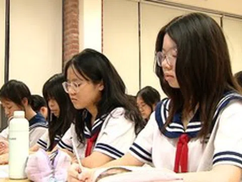 Khi nỗi lo trượt trường mong muốn không còn là chuyện của riêng đề thi