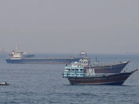 Thế bế tắc tại eo biển Hormuz khiến 20.000 thuyền viên mắc kẹt trên các tàu hàng