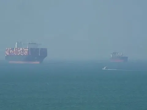 Mỹ cảnh báo các hãng vận tải không trả phí qua eo biển Hormuz