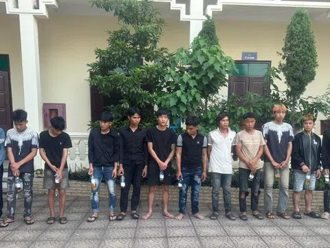 Bắt giữ chủ thầu trả lương công nhân bằng "hiện vật" ngày 3 bữa
