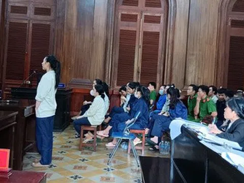 Tuyên án 38 bị cáo rút sạch tiền trong tài khoản thẻ tín dụng của hàng trăm người