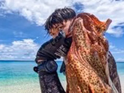 Khách Việt chi 150 triệu đến hòn đảo lớn thứ hai thế giới bắt cá hiếm, nghe chuyện ‘săn’ đầu người