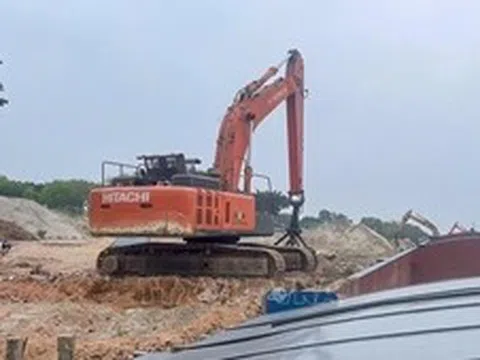Xử lý phương tiện chở cát không rõ nguồn gốc trên sông Hồng