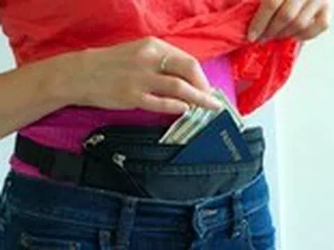 Mất hộ chiếu, có khi mắc kẹt cả tháng ở nước ngoài
