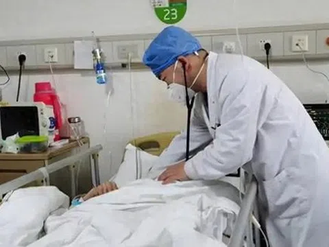 Người đàn ông 55 tuổi hỏng thận vì thường xuyên làm việc này trong bữa cơm