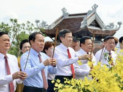 Phó Thủ tướng Lê Tiến Châu tham gia đoàn đại biểu dâng hương, dâng hoa tưởng nhớ Chủ tịch Hồ Chí Minh