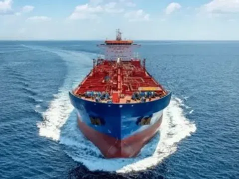 Dầu Nga tiếp tục chảy ra thị trường sau quyết định của Mỹ