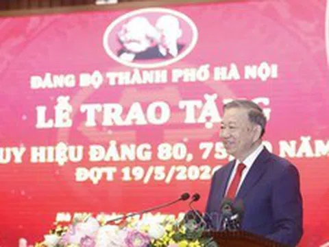 Phát biểu của Tổng Bí thư, Chủ tịch nước Tô Lâm tại Lễ trao tặng Huy hiệu Đảng cho đảng viên lão thành của Đảng bộ Hà Nội