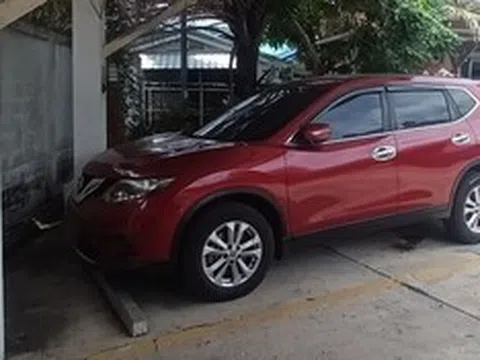Phát hiện người phụ nữ 37 tuổi tử vong trong xe ô tô màu đỏ