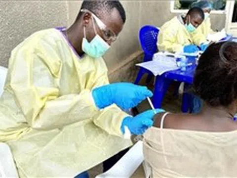 Nhiều nước siết chặt kiểm soát biên giới ngăn nguy cơ Ebola lây lan
