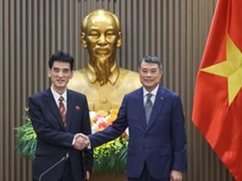 Thủ tướng Lê Minh Hưng tiếp Đại sứ Triều Tiên Ri Sung Guk