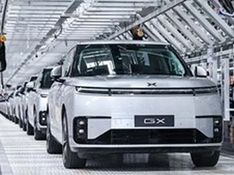 Hãng xe Trung Quốc sản xuất hàng loạt robotaxi, mở mặt trận mới với Tesla