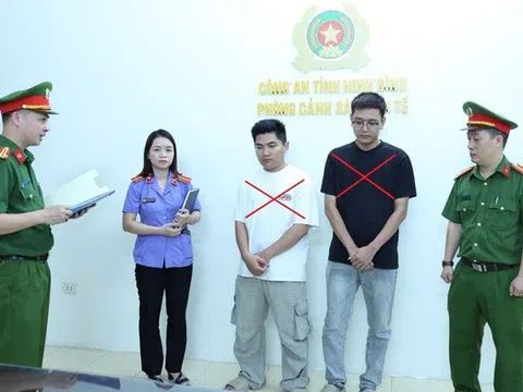 Khởi tố 2 chủ hộ kinh doanh buôn bán hàng nghìn đôi giày, dép giả mạo nhãn hiệu nổi tiếng