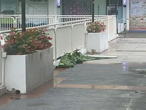 Người đàn ông 61 tuổi tử vong vì rơi lầu chung cư, vợ và con trai bị bắt