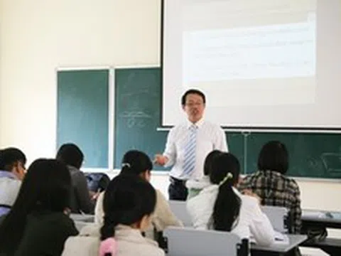 Mỗi viên chức chỉ được là giảng viên đồng cơ hữu của một cơ sở giáo dục