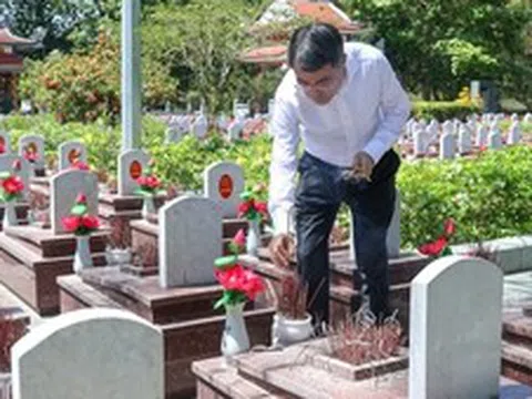 Thủ tướng Lê Minh Hưng tưởng niệm các anh hùng liệt sĩ tại các 'địa chỉ đỏ' ở Quảng Trị