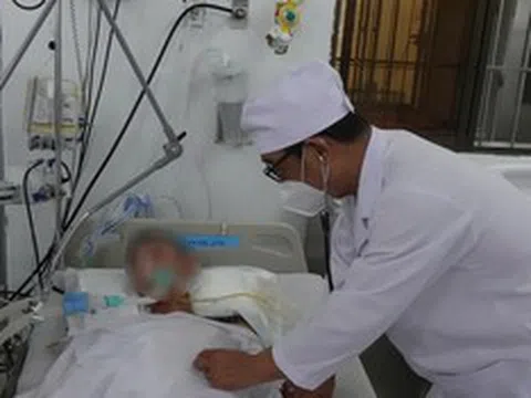Nhóm bạn uống rượu mua gần nhà, 1 người tử vong, 2 người nhập viện cấp cứu