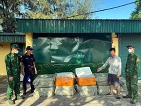 Phát hiện một bè mảng vận chuyển lượng lớn thực phẩm không rõ nguồn gốc