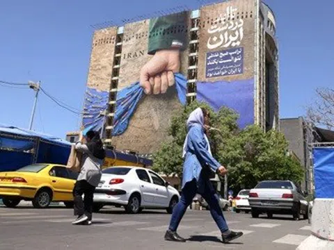 Giữa căng thẳng không kích, Iran vẫn để ngỏ cánh cửa đàm phán với Mỹ