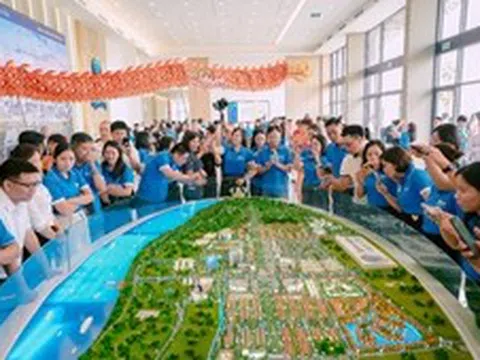 Khai trương văn phòng bán hàng, Thành phố Ánh sáng Eurowindow Light City