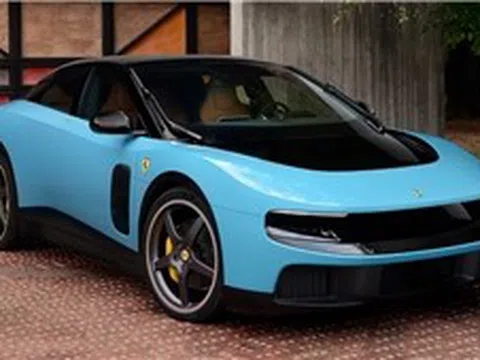 Lý do cổ phiếu Ferrari lao dốc ngay khi ra mắt siêu xe điện đầu tiên
