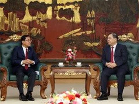 Phó Thủ tướng Thường trực Phạm Gia Túc tiếp Bộ trưởng Bộ Công chính và Vận tải Lào Leklay Sivilay