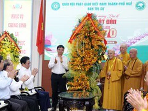 Phó Thủ tướng Nguyễn Văn Thắng chúc mừng Đại lễ Phật đản tại Huế