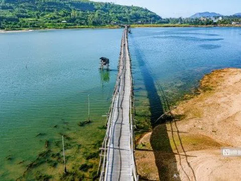 Độc đáo cây cầu gỗ dài nhất Việt Nam bắc qua sông, nối liền hai xã ở Đắk Lắk