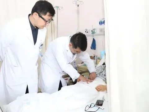 Người phụ nữ 27 tuổi phải cắt bỏ đại tràng vì làm "điều dại dột" suốt 4 năm
