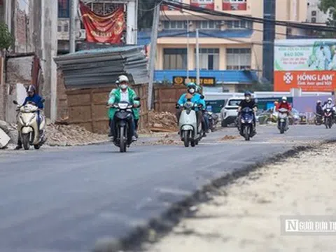 Hà Nội: Đoạn đường Hoàng Cầu - Voi Phục bắt đầu được thảm nhựa
