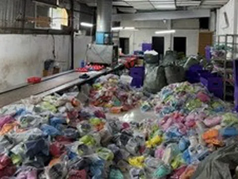 TP Hồ Chí Minh triệt phá đường dây sản xuất hơn 23.000 đôi dép giả thương hiệu