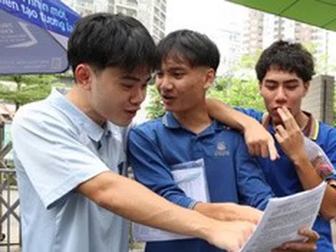 Khép lại kỳ thi tốt nghiệp THPT, thí sinh Hà Nội tự tin khi đề "dễ thở"