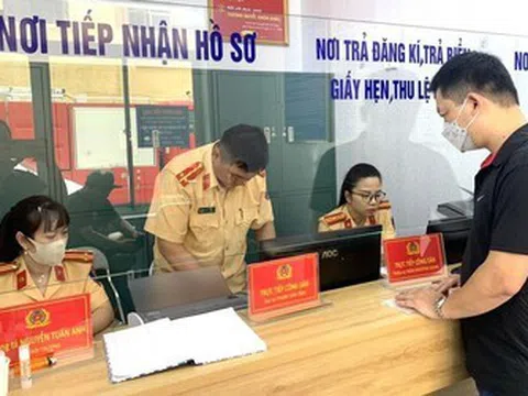 Người dân đăng ký, sang tên ô tô, xe máy cần chú ý quy định mới để không bị lừa