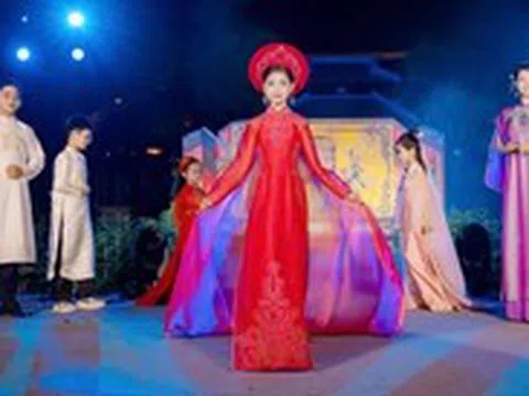 Giải mã hiện tượng du khách đổ đến Huế, Đà Nẵng
